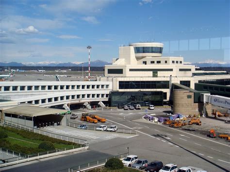 AEROPUERTO DE MILÁN .